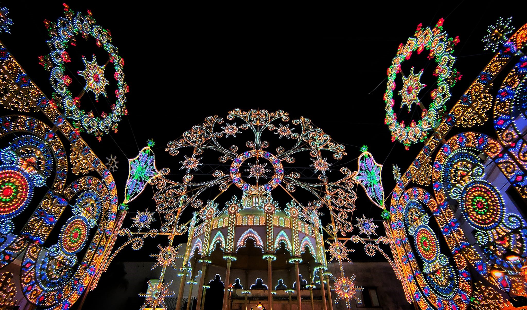 Luminarie della Ditta FANIUOLO (BA) in Piazza Vittorio Emanuele II (edizione 2023)
