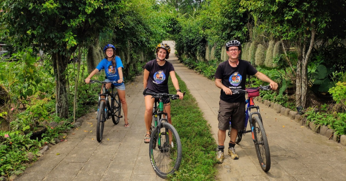 In bici sotto le palme di Elisa Gabrieli In bici sotto le palme-Elisa Gabrieli