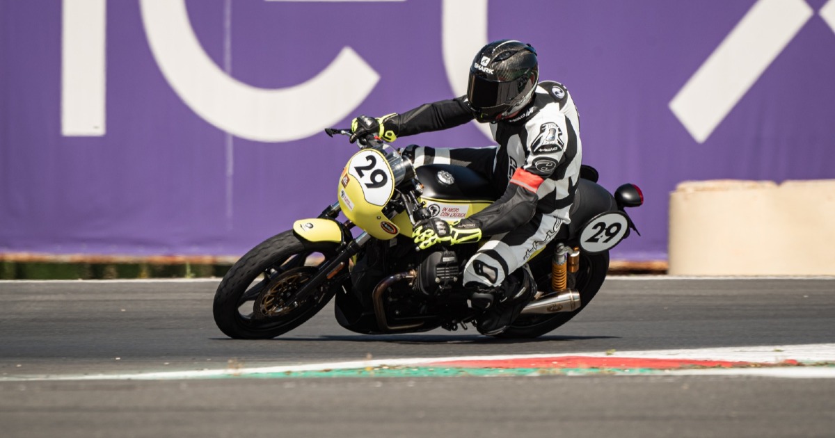 IN PISTA CON L'AFRICA di Marco Visonà IN PISTA CON L'AFRICA-Marco Visonà