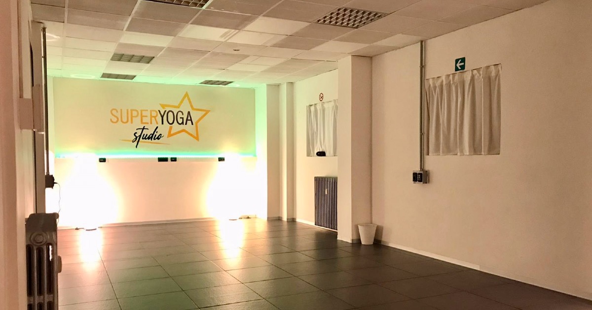 Superyoga Studio per Specchio di Superyoga Studio Superyoga Studio per Specchio-Superyoga Studio