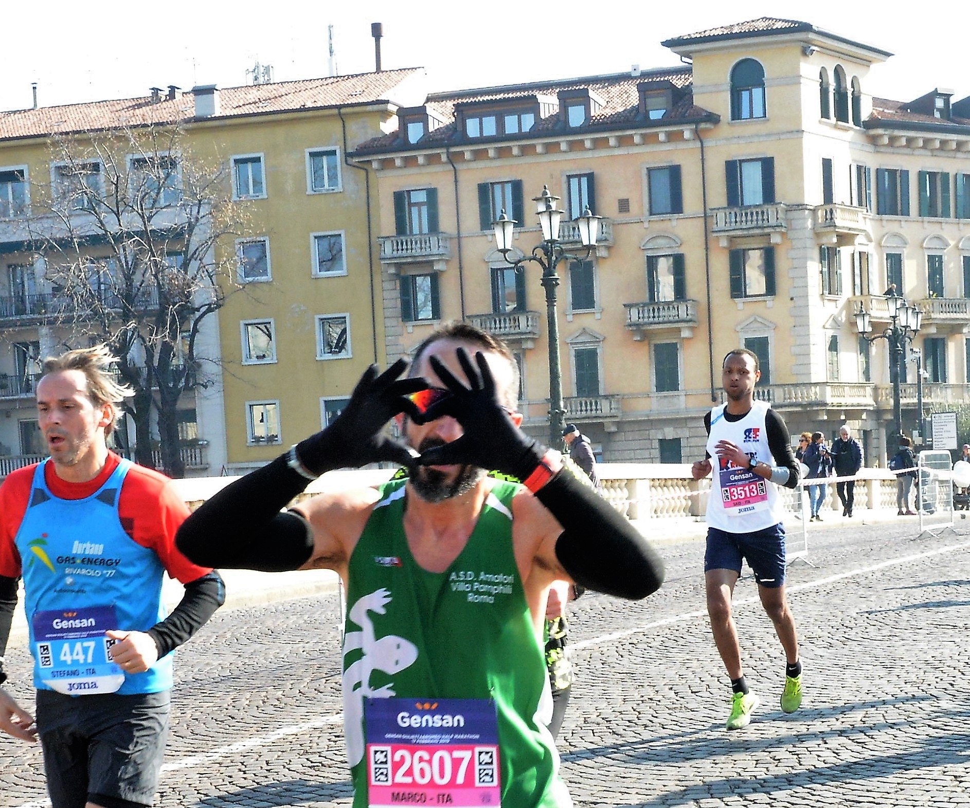 Sorriso? Una curva che raddrizza tutto di Marco Visconti Sorriso? Una curva che raddrizza tutto-Marco Visconti