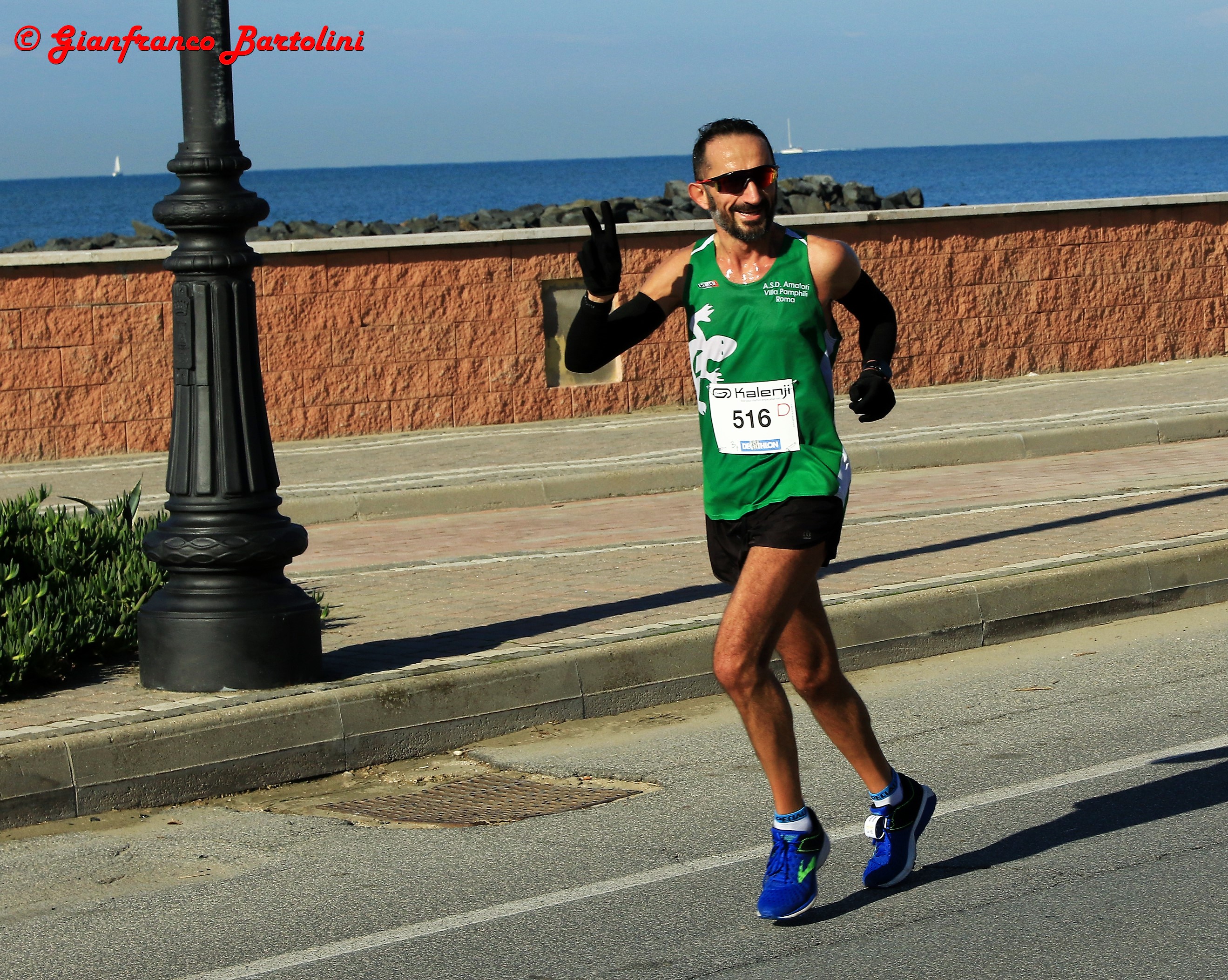 Sorriso? Una curva che raddrizza tutto di Marco Visconti Sorriso? Una curva che raddrizza tutto-Marco Visconti