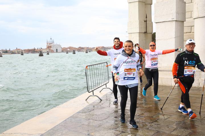 NOI per un nuovo inizio di LAGARDÈRE RUNNER SQUAD NOI per un nuovo inizio-LAGARDÈRE RUNNER SQUAD