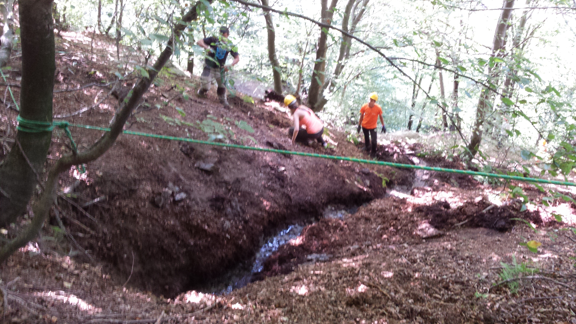 Nuove gocce di vita - Progetto Sorgenti di Ass. Vivere la Montagna Cumiana (TO) Nuove gocce di vita - Progetto Sorgenti-Ass. Vivere la Montagna Cumiana (TO)