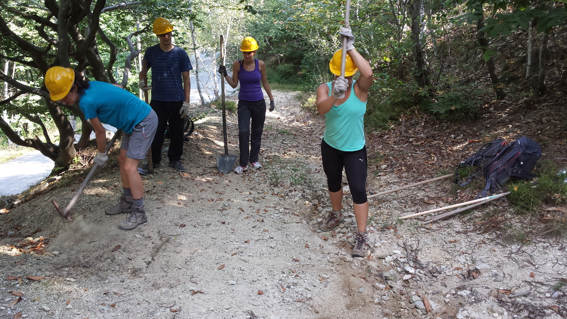 Nuove gocce di vita - Progetto Sorgenti di Ass. Vivere la Montagna Cumiana (TO) Nuove gocce di vita - Progetto Sorgenti-Ass. Vivere la Montagna Cumiana (TO)