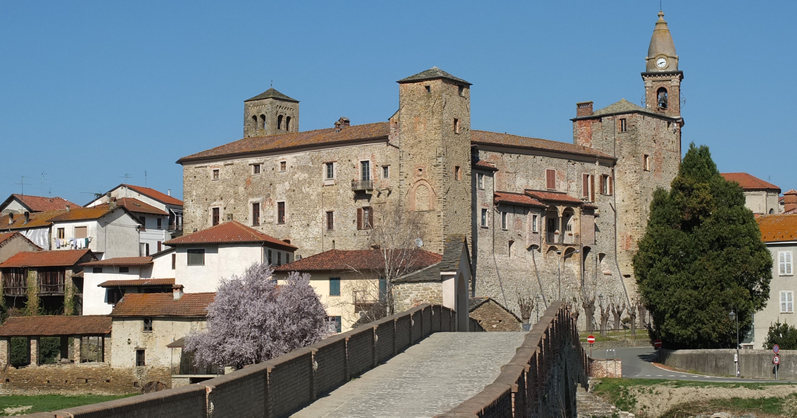 Monastero Bormida: un segno nel tempo di Comune di Monastero Bormida Monastero Bormida: un segno nel tempo-Comune di Monastero Bormida