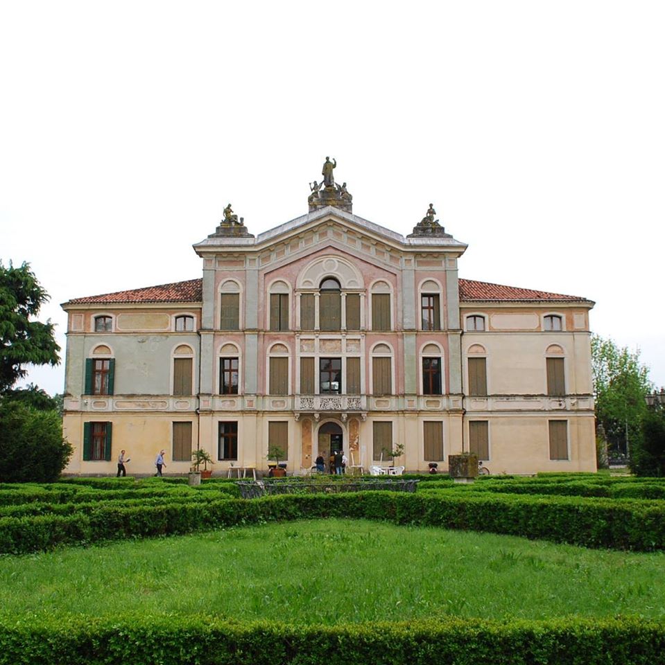 Siediti nel Parco di Villa Breda! di Vivi-amo Villa Breda Siediti nel Parco di Villa Breda!-Vivi-amo Villa Breda