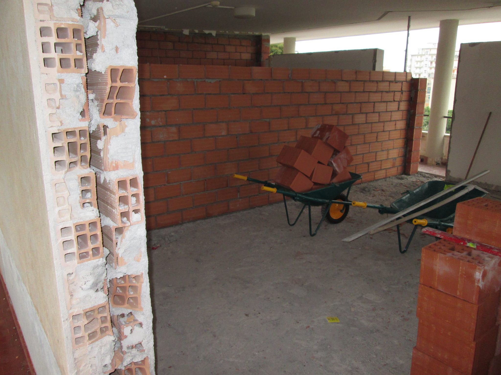 Sono partiti i lavori di ristrutturazione del terzo piano della Casa della Gioia, aiutaci a completarli! Sono partiti i lavori di ristrutturazione del terzo piano della Casa della Gioia, aiutaci a completarli!