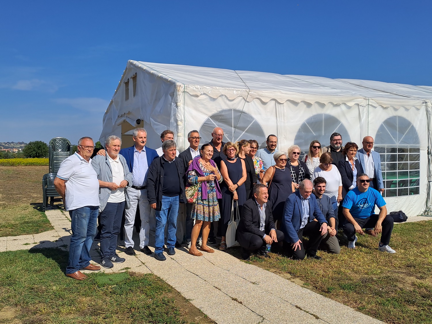 UN PULMINO PER LA PERSONA AL "CENTRO". di Ass. Vivere Sereni UN PULMINO PER LA PERSONA AL "CENTRO".-Ass. Vivere Sereni