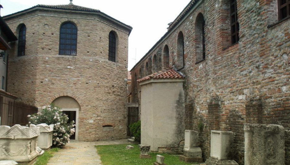 RESTAURO DEL BATTISTERO DI GRADO di Rotary Club Monfalcone Grado RESTAURO DEL BATTISTERO DI GRADO-Rotary Club Monfalcone Grado