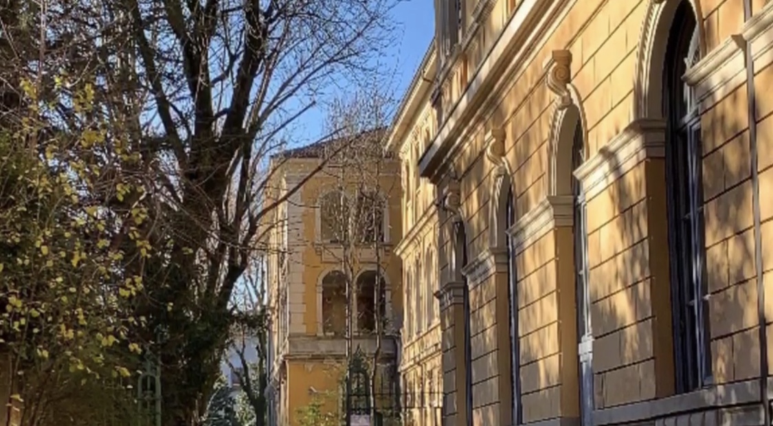 Sostieni una scuola extra-ordinaria! di Associazione Scuola Vivaio Sostieni una scuola extra-ordinaria!-Associazione Scuola Vivaio