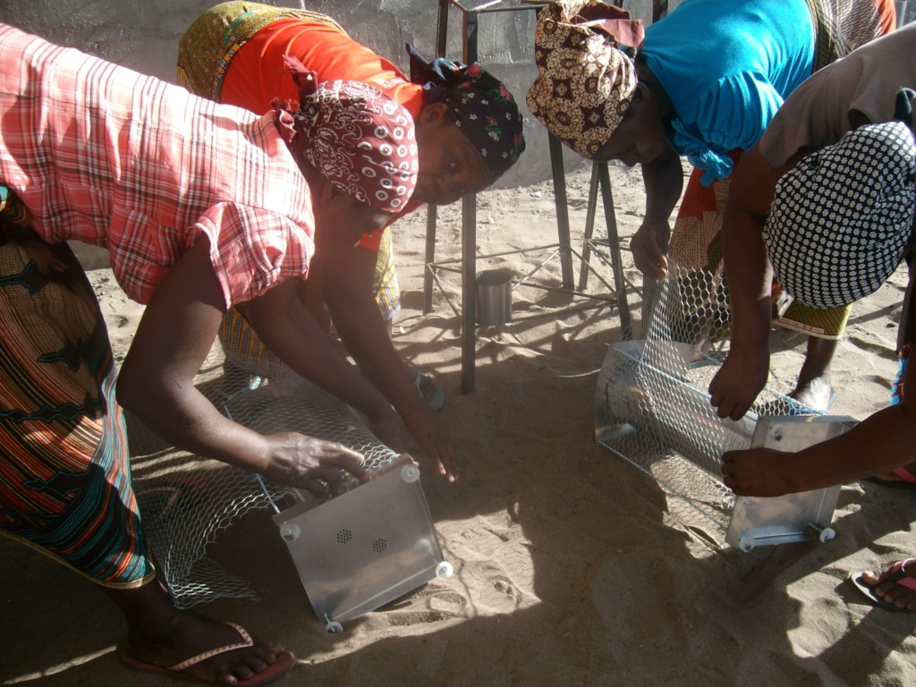 Colors per i fornelletti in Mozambico! di Progetto Colors Colors per i fornelletti in Mozambico!-Progetto Colors