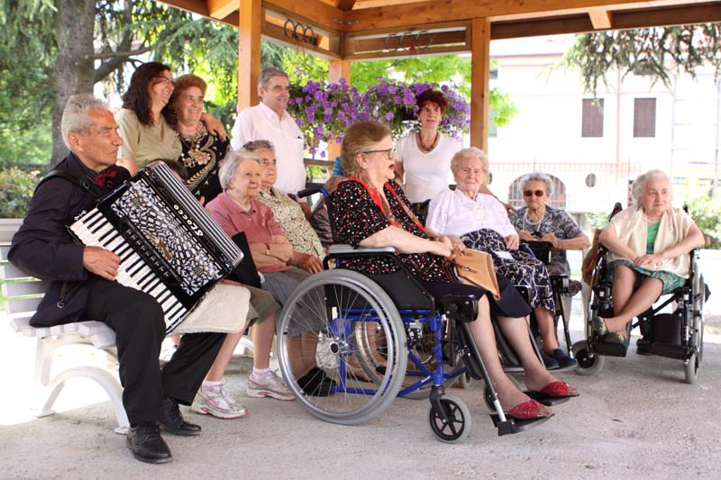 Automezzo per trasporto anziani di casa di riposo di Monselice Automezzo per trasporto anziani-casa di riposo di Monselice