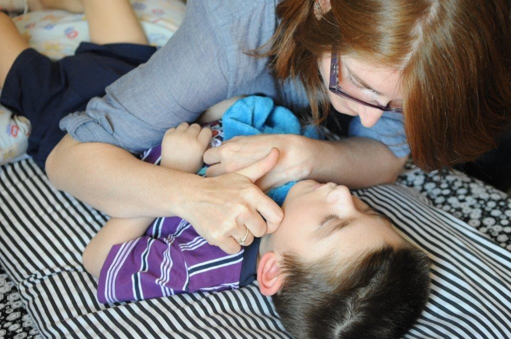 ASSISTENZA DOMICILIARE AI BAMBINI GRAVEMENTE DISABILI La Fondazione Maddalena Grassi assiste al domicilio attualmente 75 bambini affetti da disabilità gravissime, in convenzione per l’assistenza domiciliare integrata con le Asl di Milano, Milano 1, Monza e Brianza.