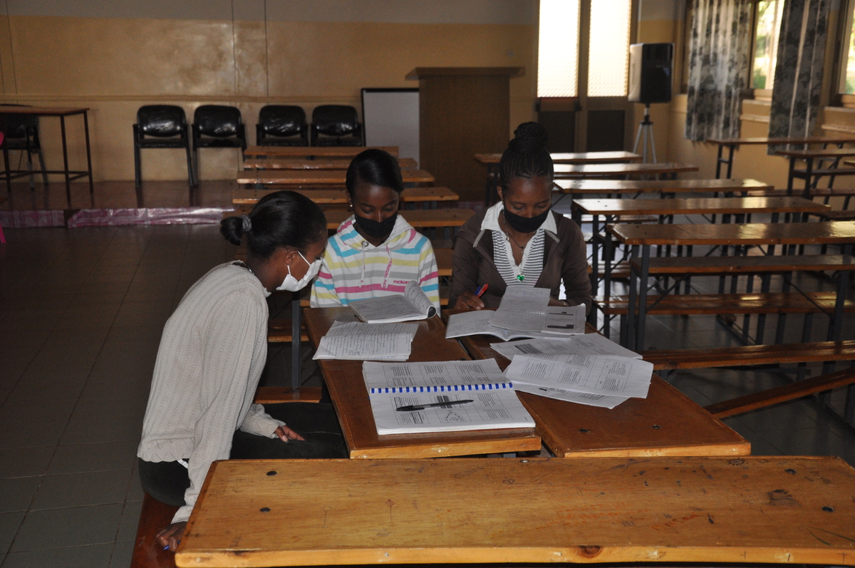 Aiutiamo la scuola di Wolisso! di Medici con l'Africa Cuamm Aiutiamo la scuola di Wolisso!-Medici con l'Africa Cuamm