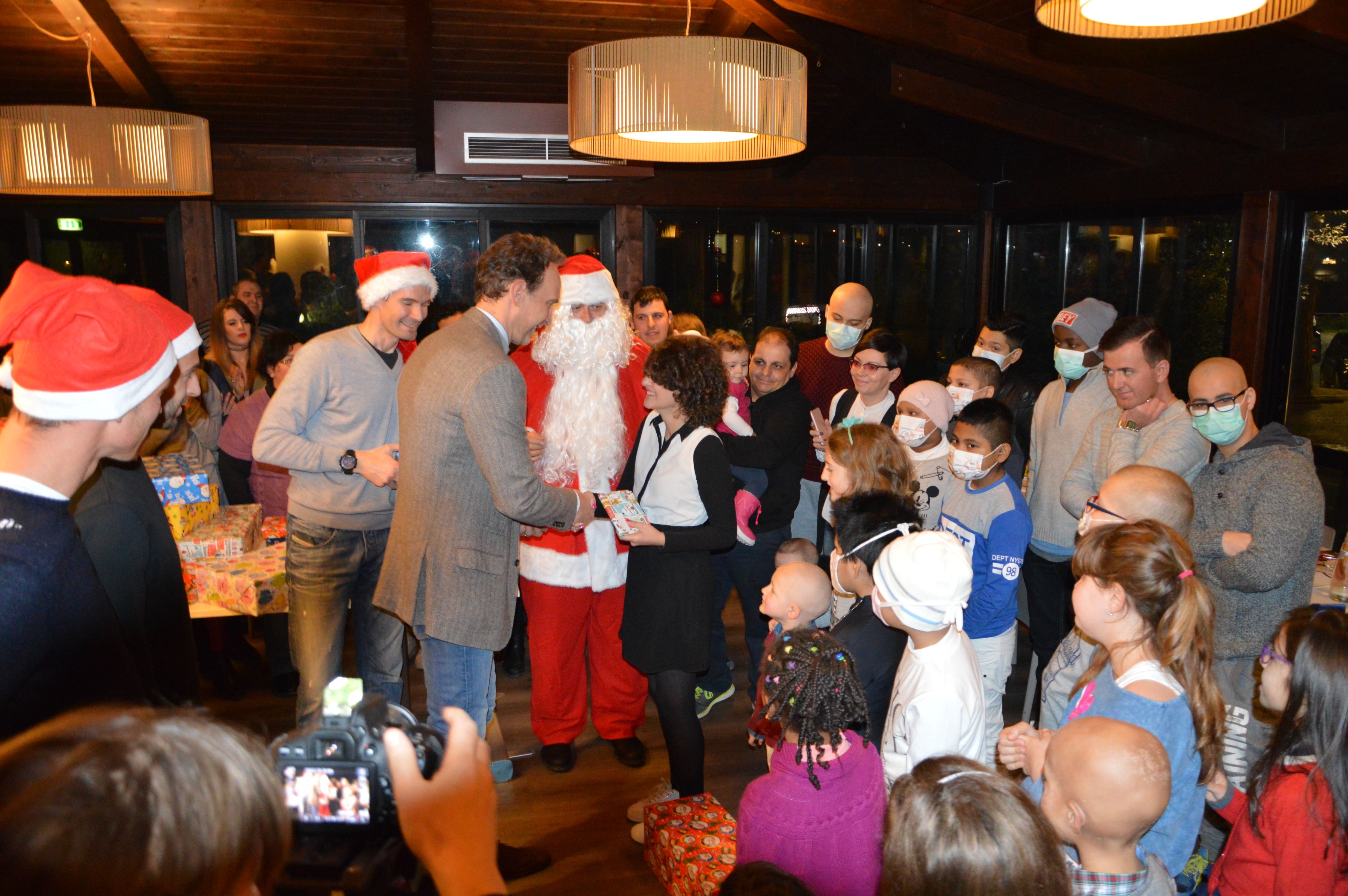 Regala un Sorriso per Natale di Associazione Giacomo Sintini Regala un Sorriso per Natale-Associazione Giacomo Sintini