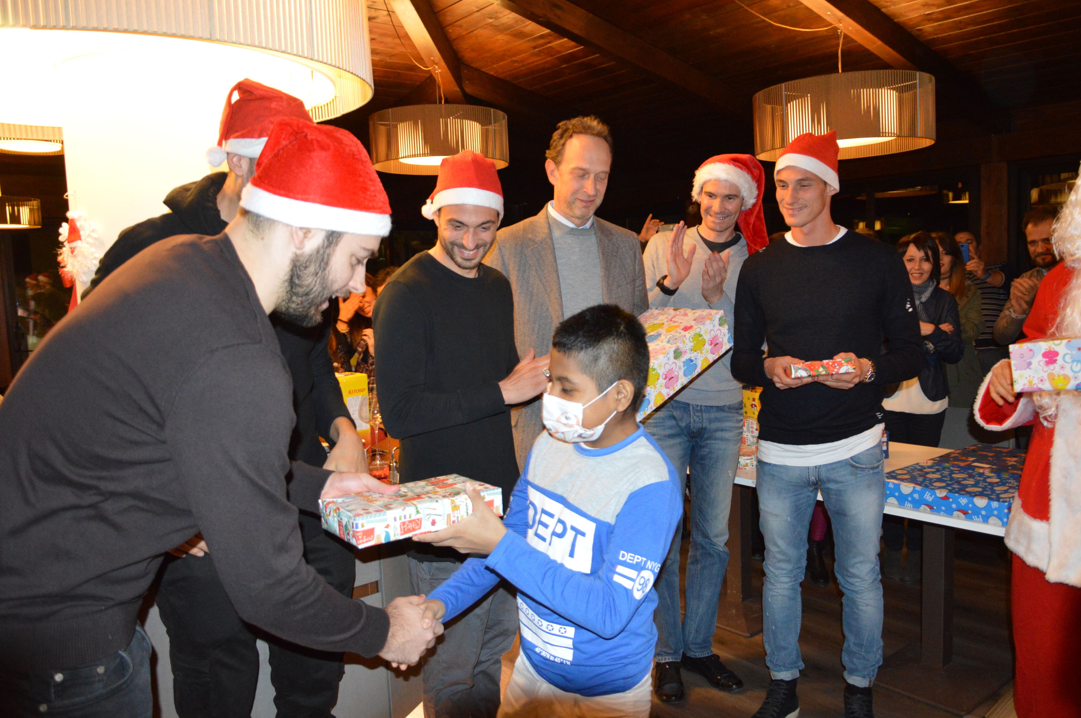 Regala un Sorriso per Natale di Associazione Giacomo Sintini Regala un Sorriso per Natale-Associazione Giacomo Sintini