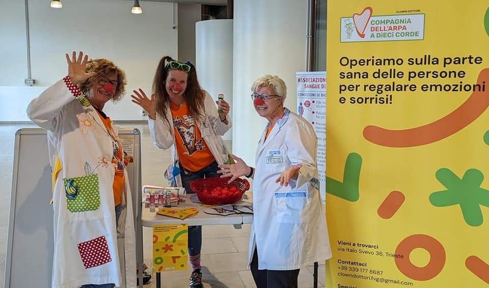 Scuola per Nasi Rossi : che strambata ! di Clown Dottori "Arpa a Dieci Corde" Scuola per Nasi Rossi : che strambata !-Clown Dottori "Arpa a Dieci Corde"