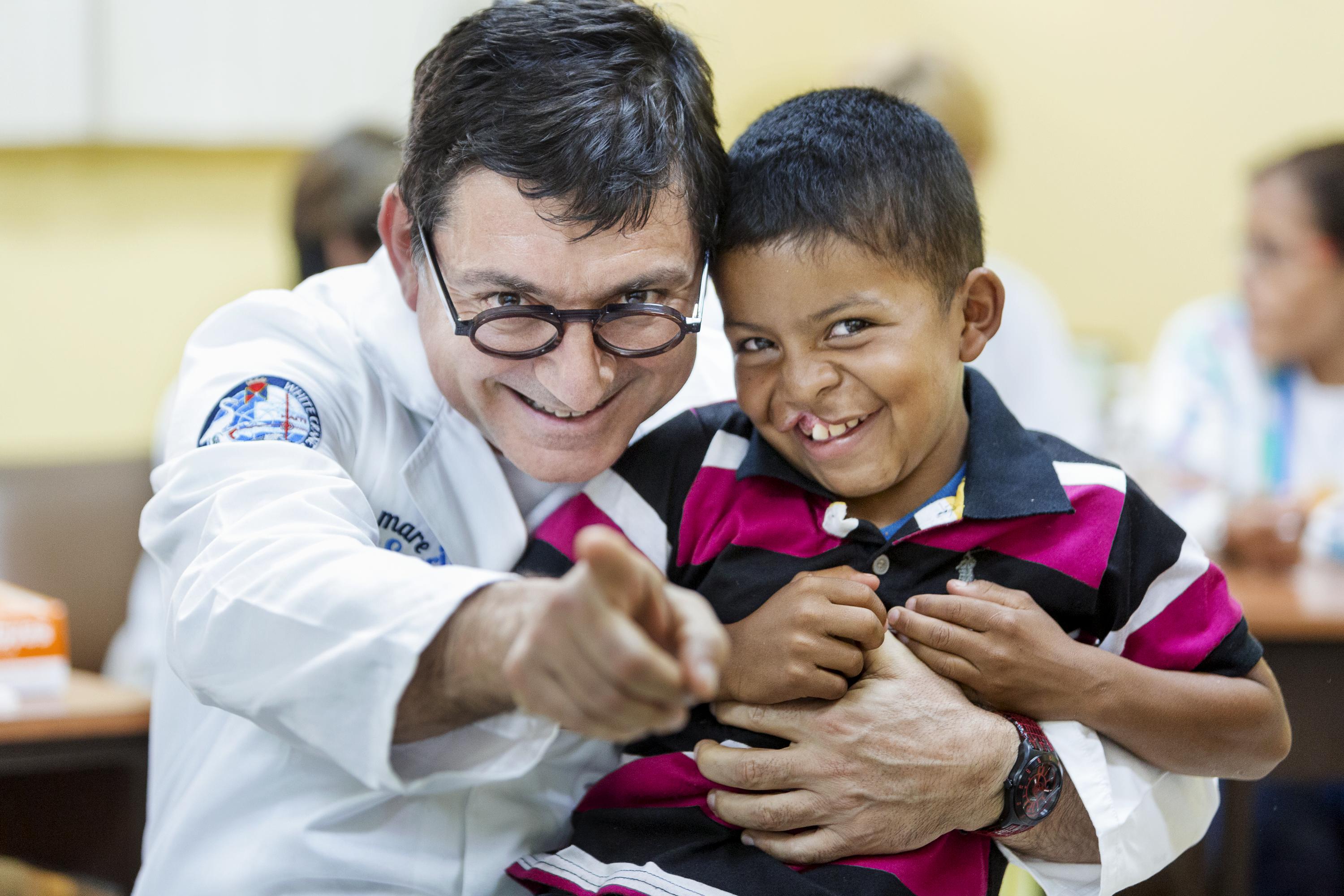 20 NUOVI SORRISI PER L’HONDURAS di Fondazione Operation Smile Italia Onlus 20 NUOVI SORRISI PER L’HONDURAS-Fondazione Operation Smile Italia Onlus