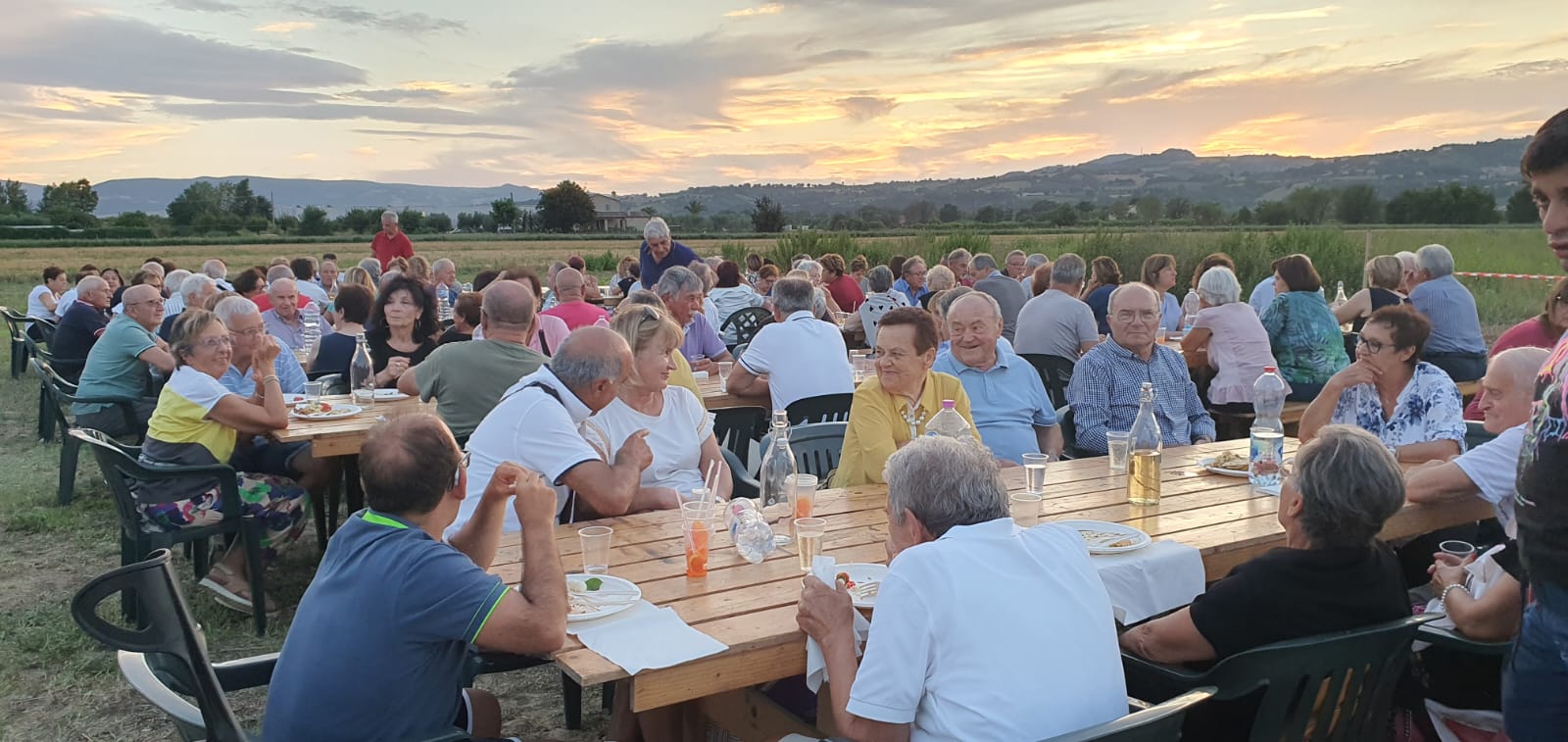 UN PULMINO PER LA PERSONA AL "CENTRO". di Ass. Vivere Sereni UN PULMINO PER LA PERSONA AL "CENTRO".-Ass. Vivere Sereni
