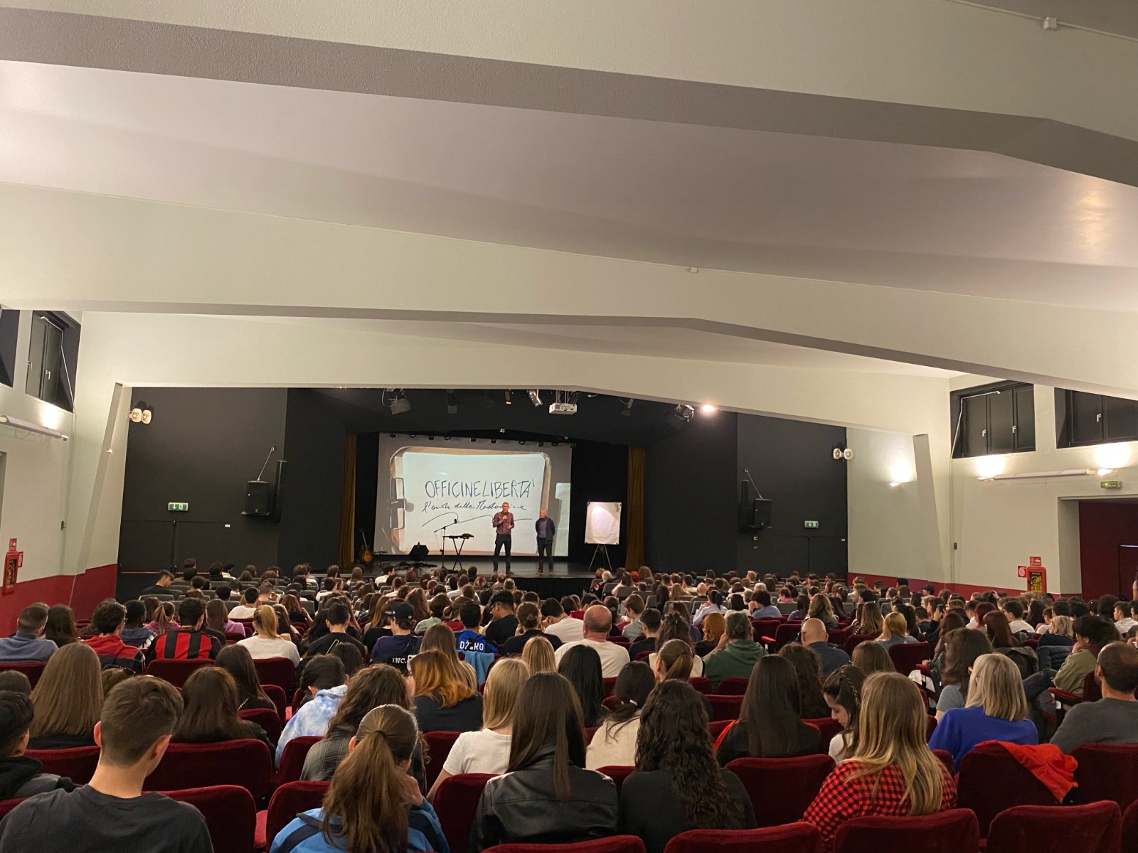 Attivando tutti i sensi. di Fondazione Pime Onlus Attivando tutti i sensi.-Fondazione Pime Onlus