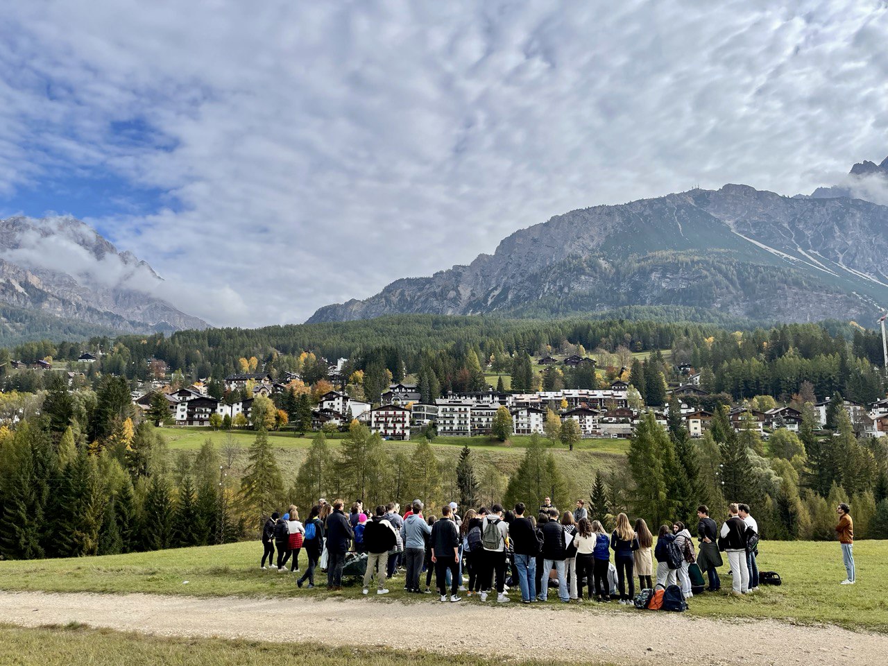 Cortina è tua. Dolomiti frontiera aperta di Una Montagna di Libri Cortina d'Ampezzo Cortina è tua. Dolomiti frontiera aperta-Una Montagna di Libri Cortina d'Ampezzo