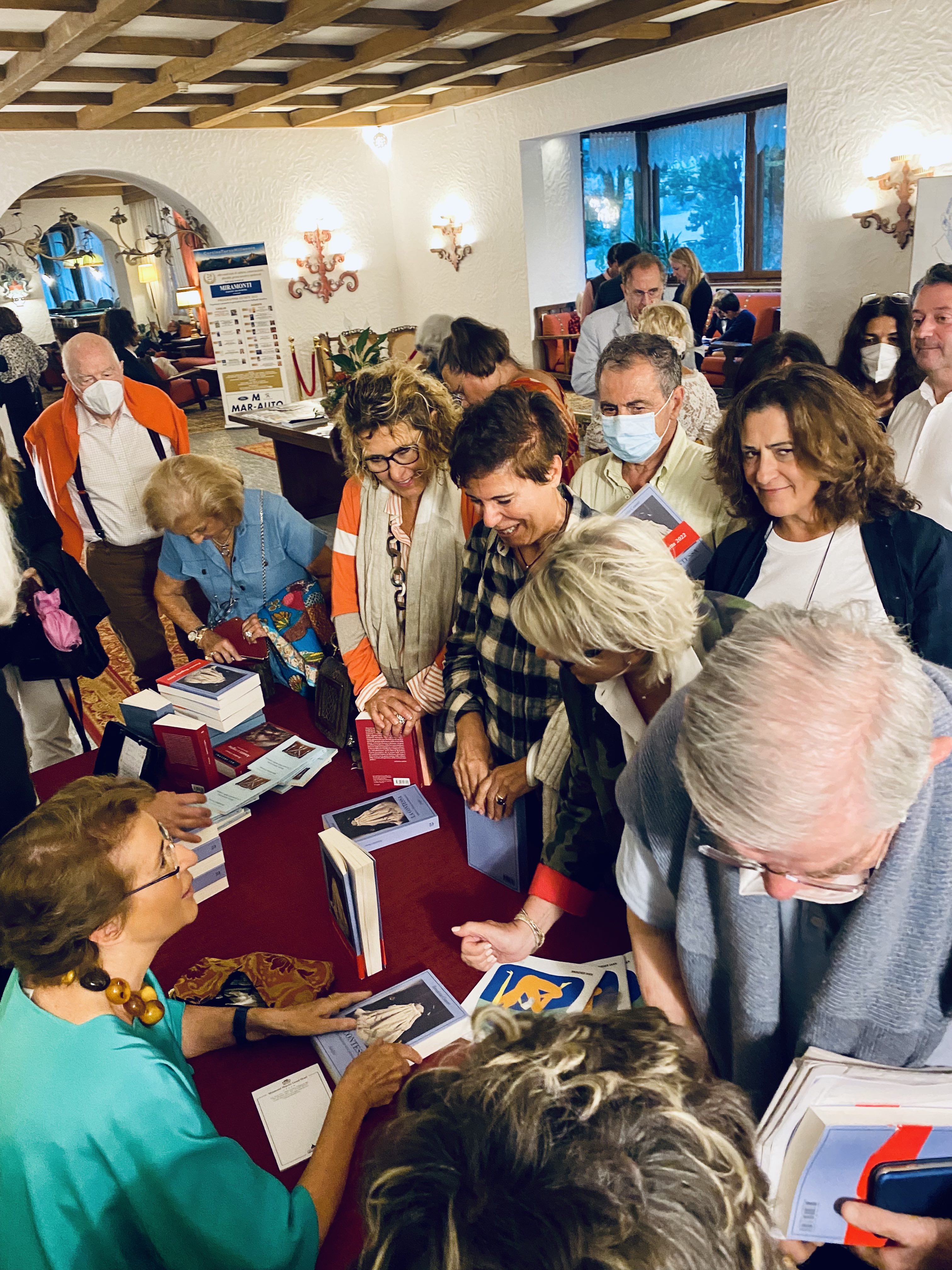 Cortina è tua. Dolomiti frontiera aperta di Una Montagna di Libri Cortina d'Ampezzo Cortina è tua. Dolomiti frontiera aperta-Una Montagna di Libri Cortina d'Ampezzo