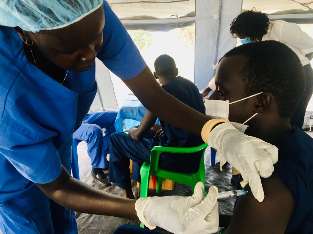 Un vaccino per "Noi" - Padova Marathon di Medici con l'Africa Cuamm Un vaccino per "Noi" - Padova Marathon -Medici con l'Africa Cuamm