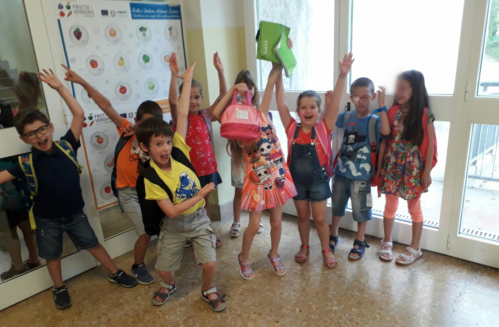 Resti...AMO a scuola. Raccolta lampo! di Generazione Rilke Resti...AMO a scuola. Raccolta lampo!-Generazione Rilke