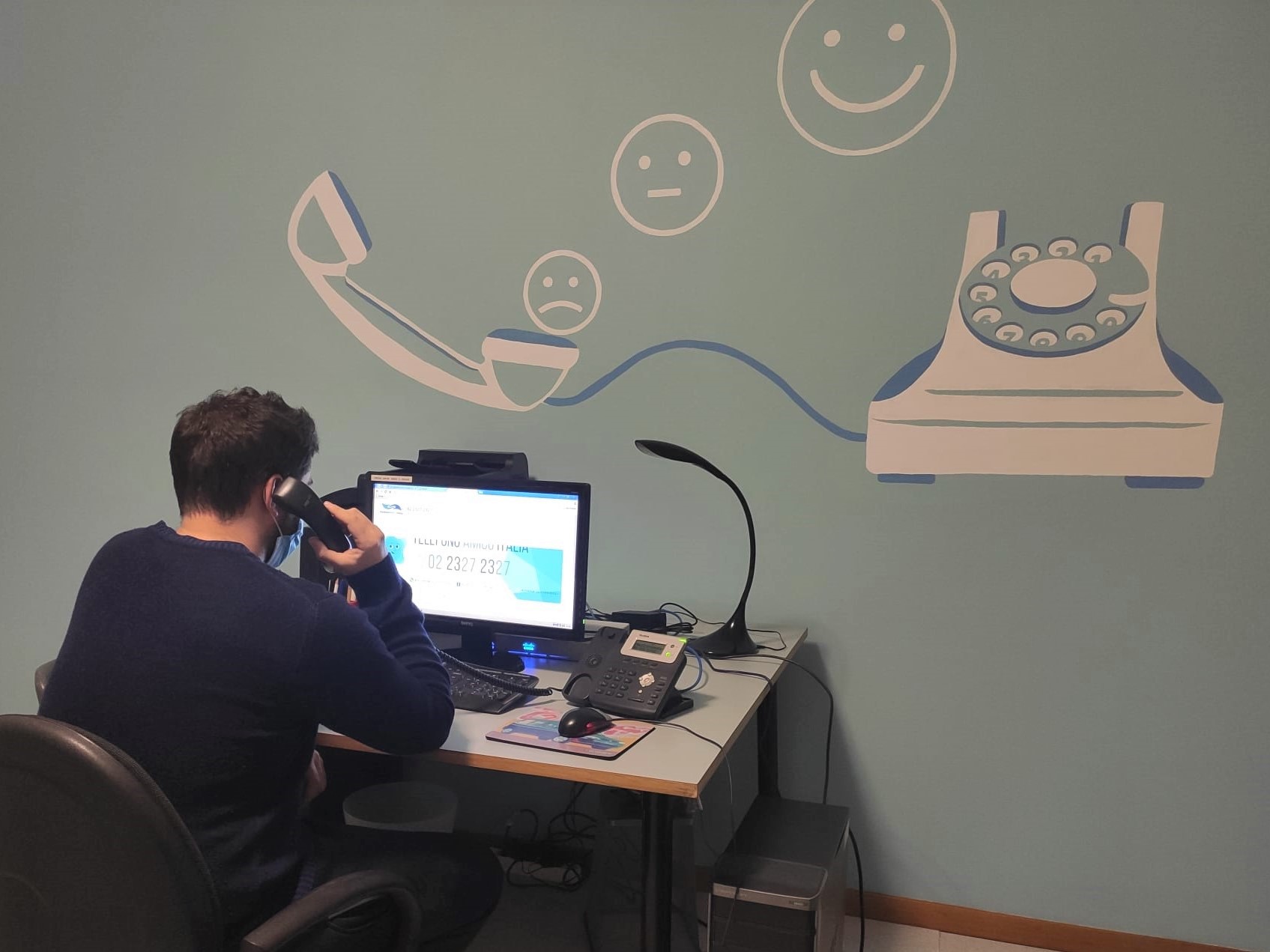 A NATALE REGALA L’ ASCOLTO di TELEFONO AMICO ITALIA A NATALE REGALA L’ ASCOLTO-TELEFONO AMICO ITALIA