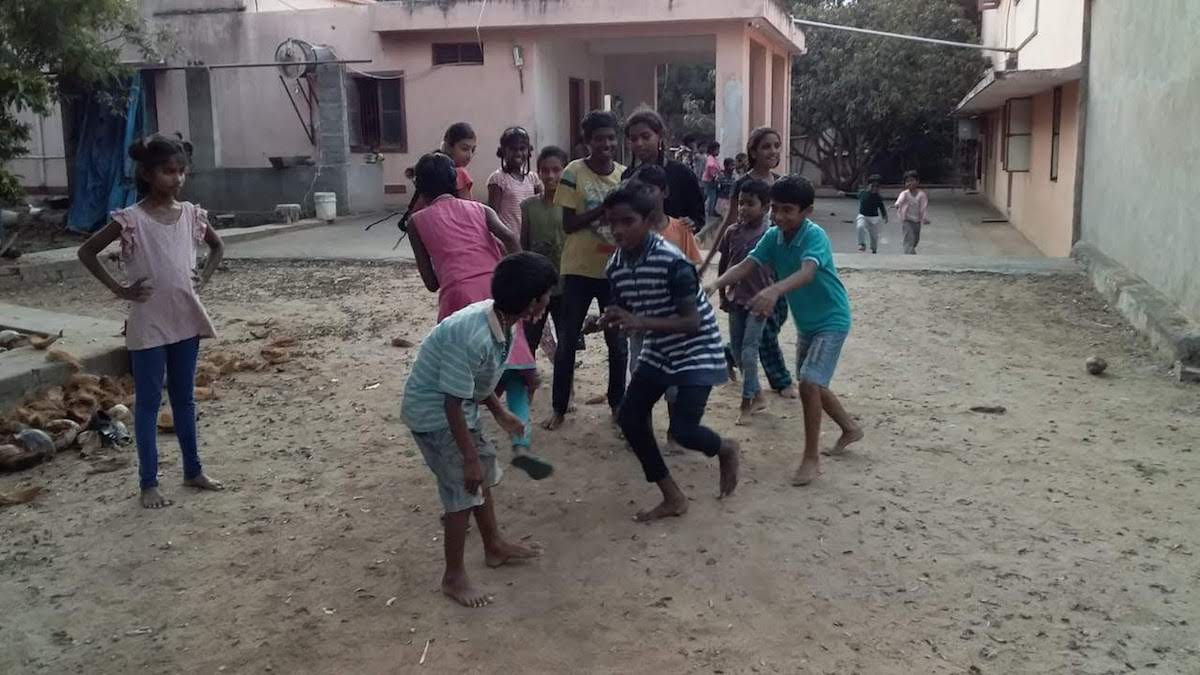 Un parco giochi per i bimbi in India di Vanaprastha Un parco giochi per i bimbi in India-Vanaprastha