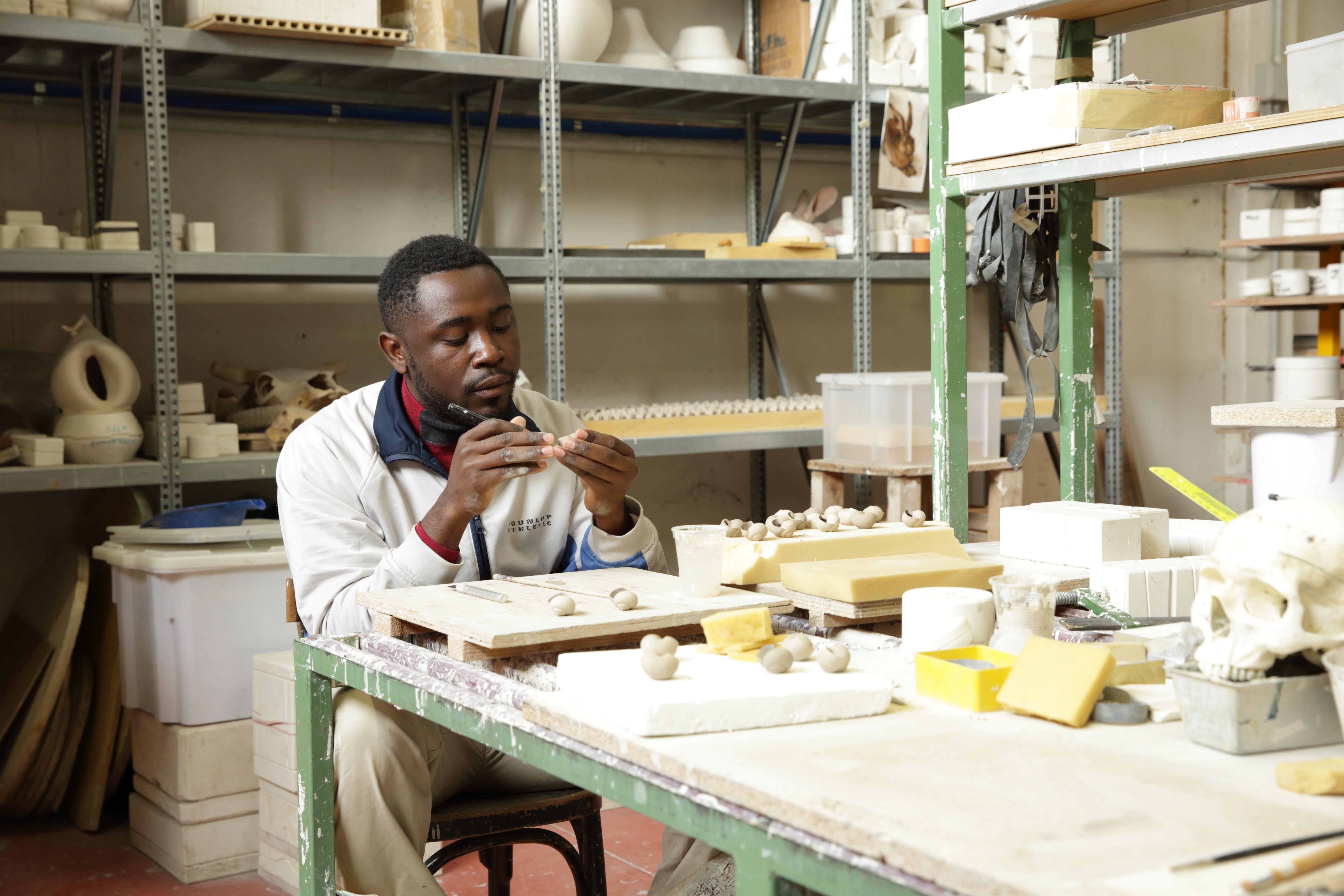 Sostieni la bottega artigiana di Victor di Fondazione Cologni Sostieni la bottega artigiana di Victor-Fondazione Cologni