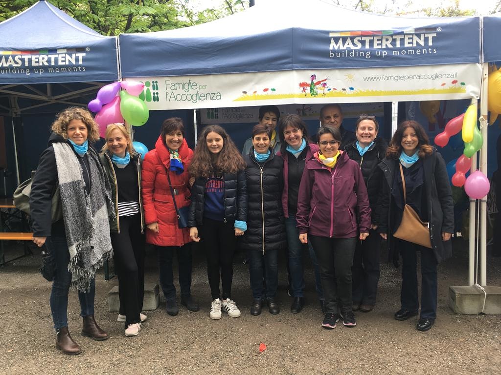 IN CORSA PER DARE UNA DIMORA di FAMIGLIE PER L'ACCOGLIENZA IN CORSA PER DARE UNA DIMORA-FAMIGLIE PER L'ACCOGLIENZA