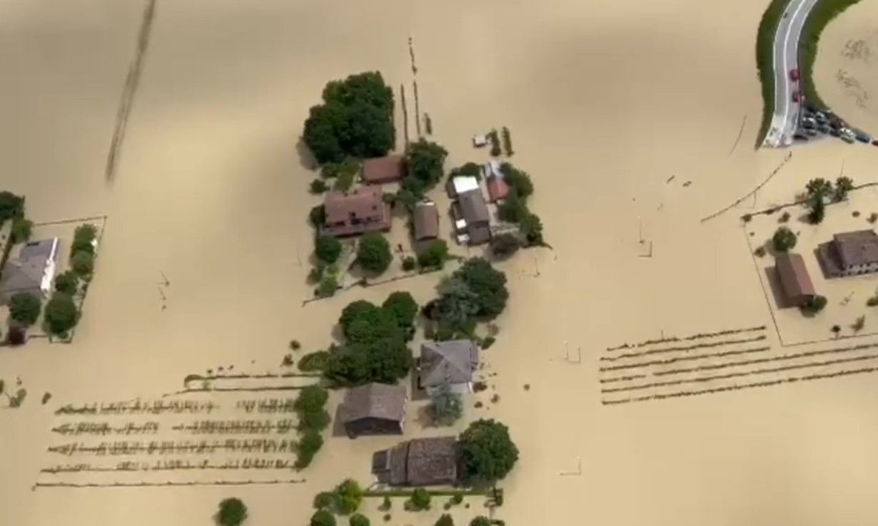 Aiutiamo l'Emilia-Romagna a rialzarsi ! di Together For Michael O.D.V. Aiutiamo l'Emilia-Romagna a rialzarsi !-Together For Michael O.D.V.