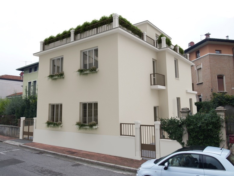 Sentirsi a casa lontano da casa di ABE Sentirsi a casa lontano da casa-ABE