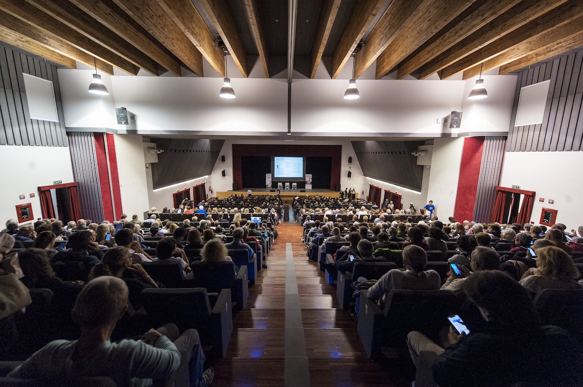 Cortina è tua. Dolomiti frontiera aperta di Una Montagna di Libri Cortina d'Ampezzo Cortina è tua. Dolomiti frontiera aperta-Una Montagna di Libri Cortina d'Ampezzo