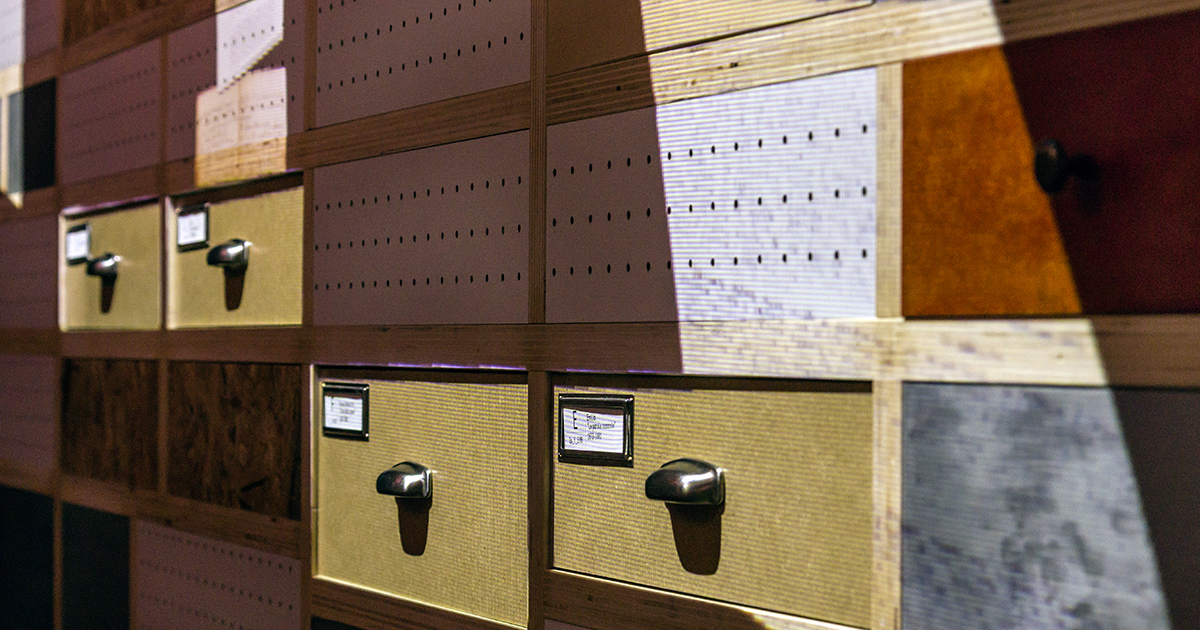 Tra voci di carta di Promemoria Tra voci di carta-Promemoria