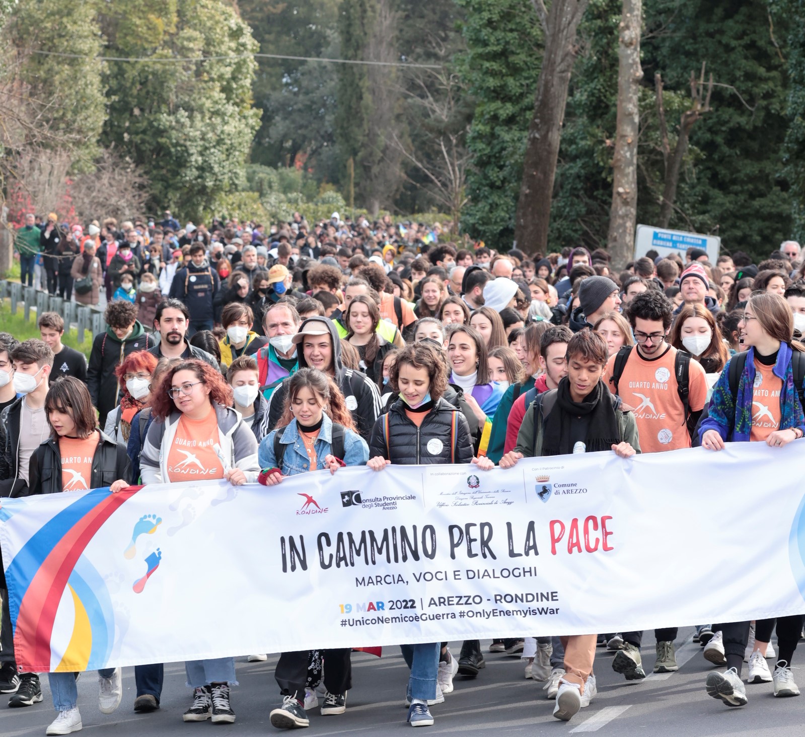 Giovani nemici, insieme per la Pace! di Rondine Cittadella della Pace Giovani nemici, insieme per la Pace!-Rondine Cittadella della Pace