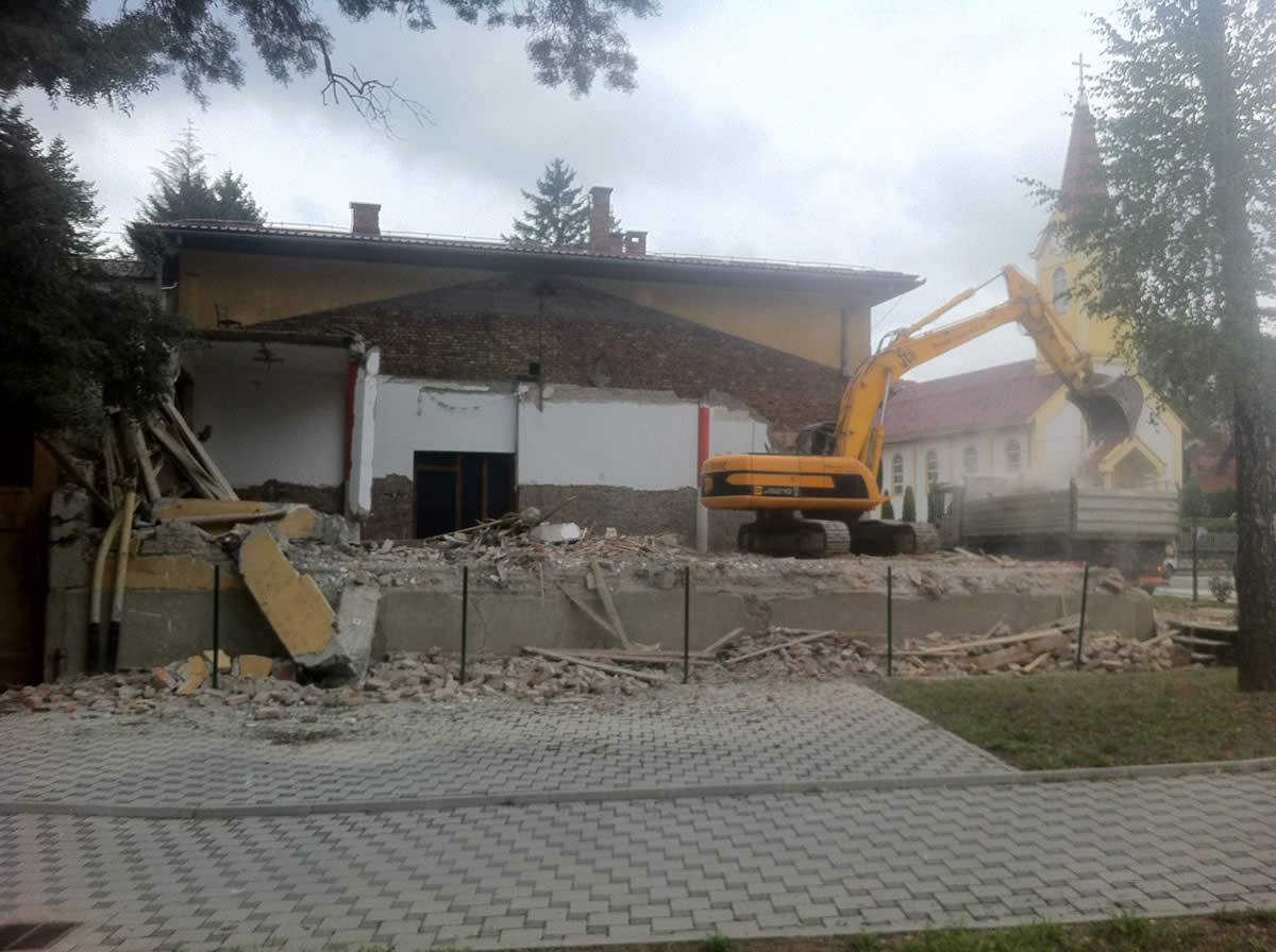 Restituiamo la biblioteca a Doboj di Fondazione Per Leggere con CAeB e ... Restituiamo la biblioteca a Doboj-Fondazione Per Leggere con CAeB e ...